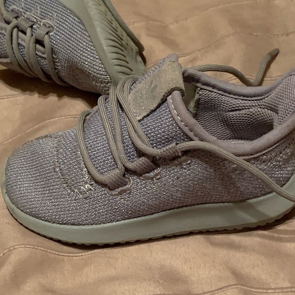 Sparkly grey toddler adidas shoes size 6 - Picture 3 of 3